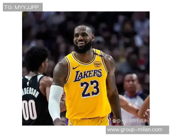 詹姆斯在防守端的组织能力出色但轮转时机偶尔迟缓 詹姆斯在防守端的组织能力出色但轮转时机偶尔迟缓